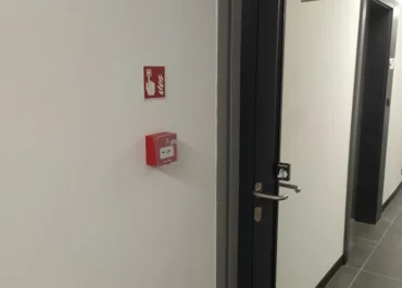 LifeSpot ul. Podole 109 w Krakowie - instalacja sygnalizacji pożaru SSP - przycisk ROP