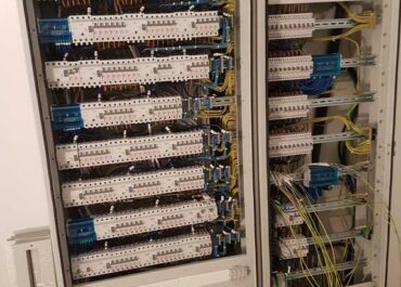 SII, biurowiec EQUAL BUSINESS PARK przy ul. Wielickiej 28 w Krakowie, CAVATINA - rozdzielnica elektryczna